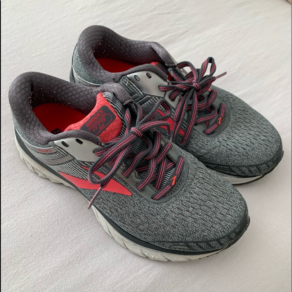 Brooks tennis shoes